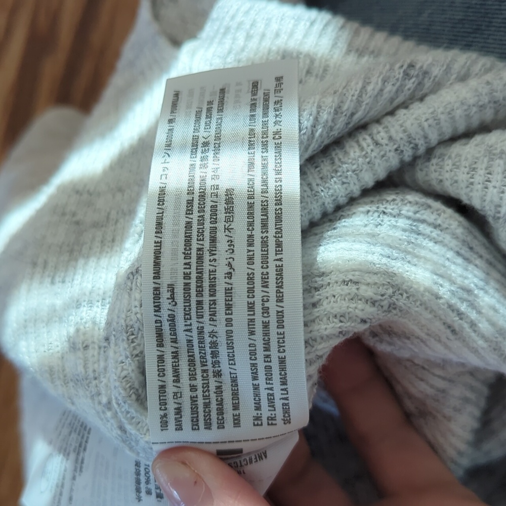 Abercrombie and Fitch cotton cardigan. Not new but in perfect condition. - Picture 8 of 10